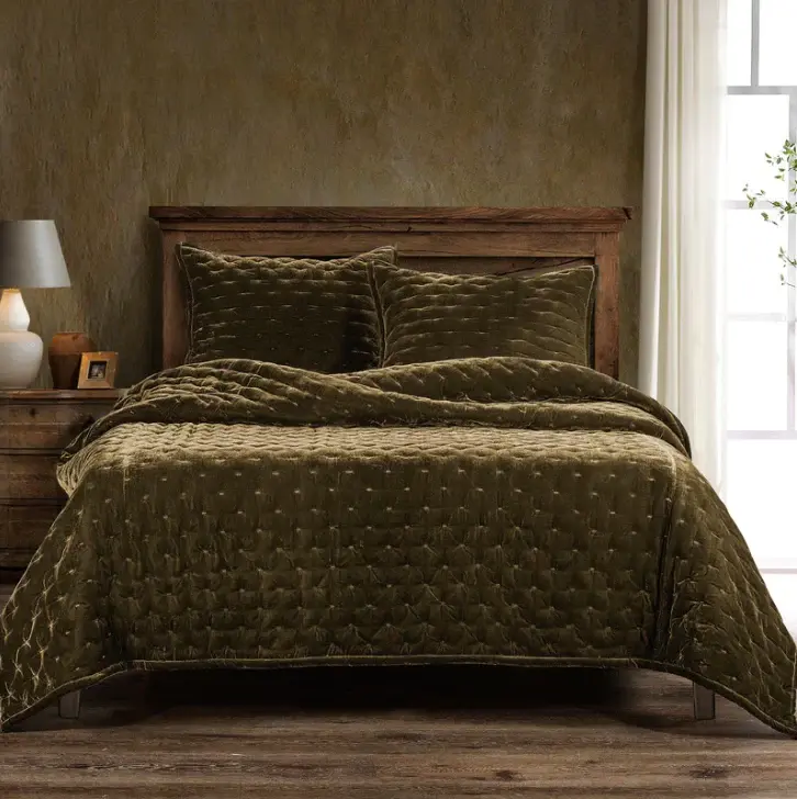 Stella Faux Silk Soft pile, Green Ochre
