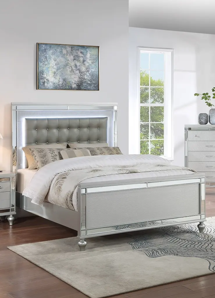 Beautiful Silver Tufted Faux Leather Queen Size Bed LED Lights kanepe