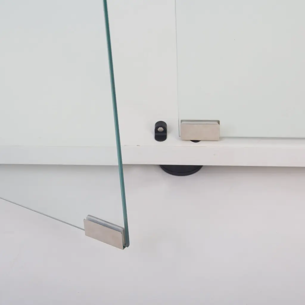 Two Door Glass Presentation Cabinet 2 Shelves Floor Standing Display Case love flying