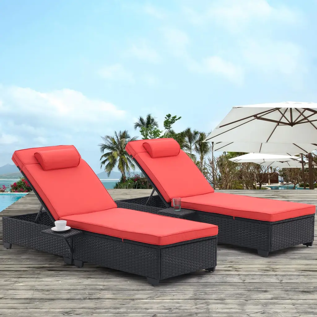 Outdoor Patio Chaise Lounge Chair PE Rattan and Steel Frame koruiten
