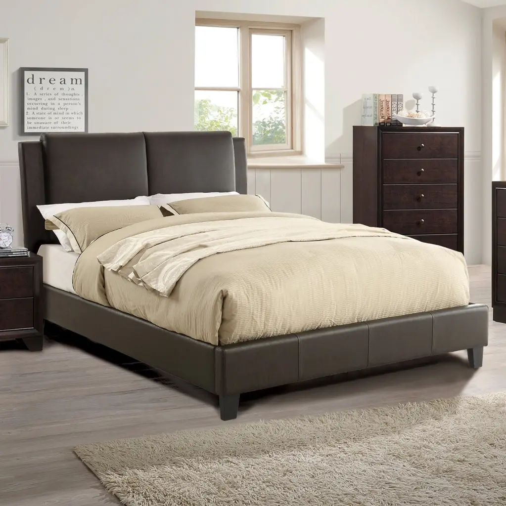 Queen Size Bed Set Brown Faux Hide Upholstered Two Panel Design kanepe